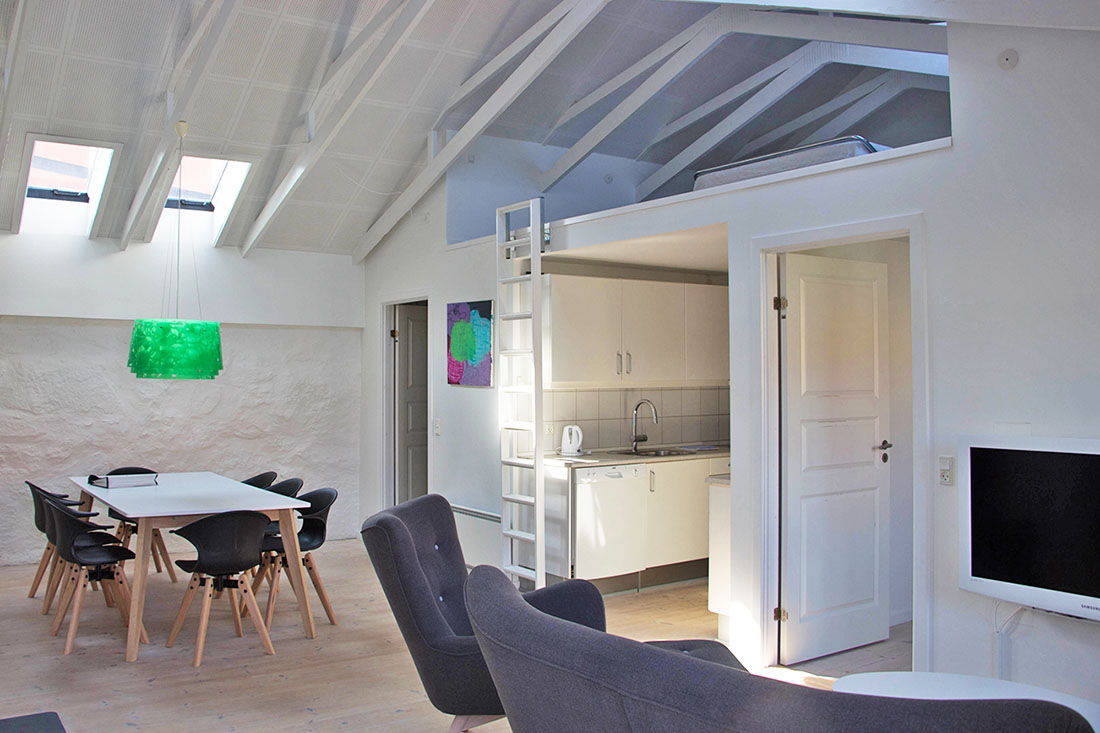 Byfogedhuset - Opholdsrum med hems