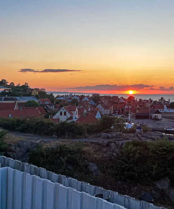 Solnedgang fra terrassen på Hotel Klippen i Gudhjem