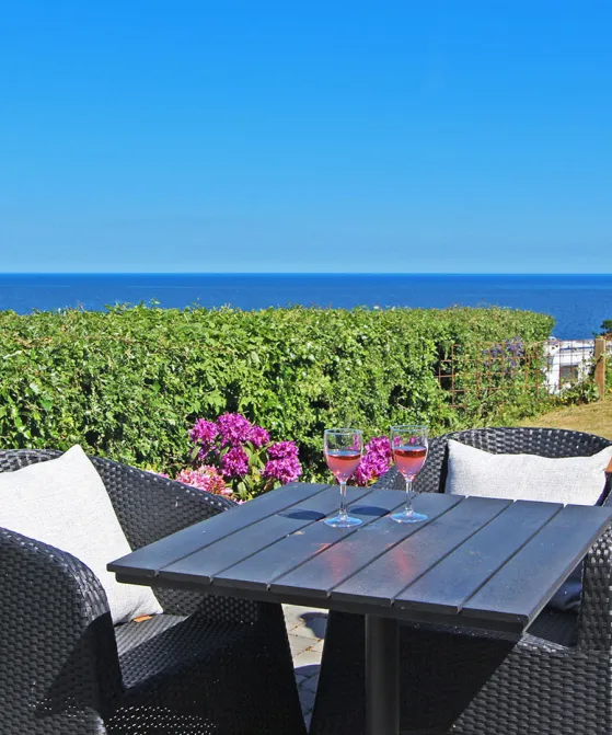 Eksempel på havudsigt fra terrasse i Gudhjem Feriepark