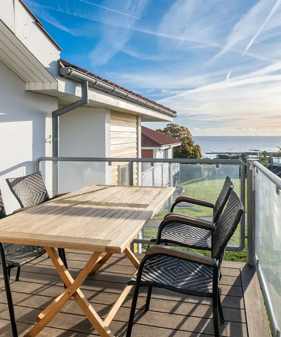 Terrasse med havudsigt i lejlighed i Gudhjem Søpark