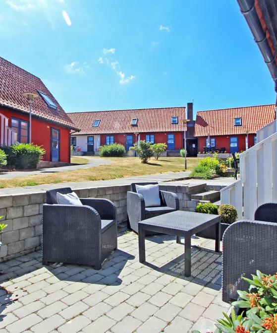 Nyd solen på jeres terrasse i Gudhjem Feriepark