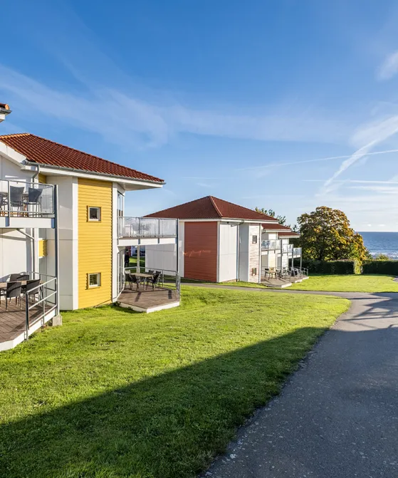 Gudhjem Søpark ligger smukt placeret ved havet i Gudhjem