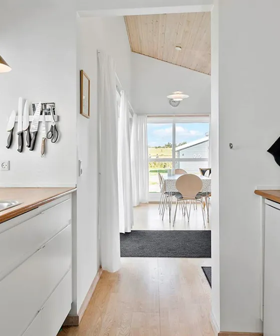 Veludstyret køkken i feriehus i Rø Golfhuse