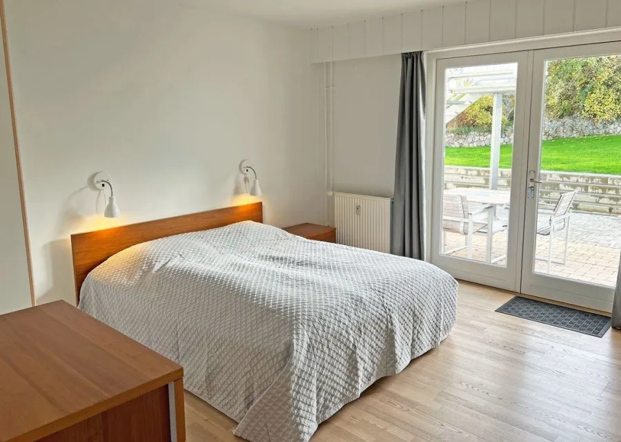 Holiday apartment (2) for 2-4 persons with sea view