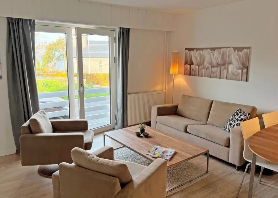 Holiday apartment (2) for 2-4 persons with sea view