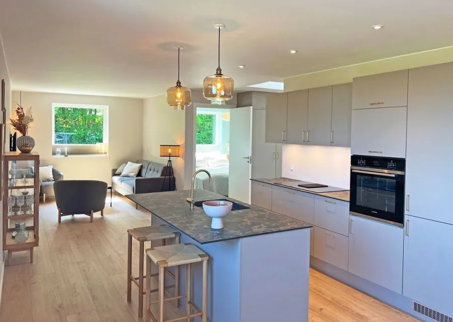 Holiday apartment 4-6 persons with sea view
