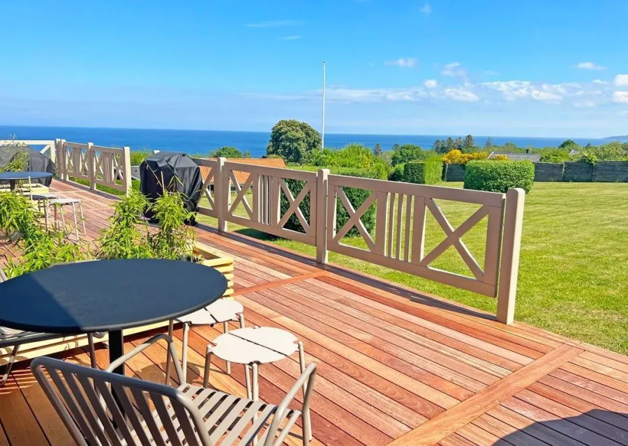 Holiday apartment 4-6 persons with sea view