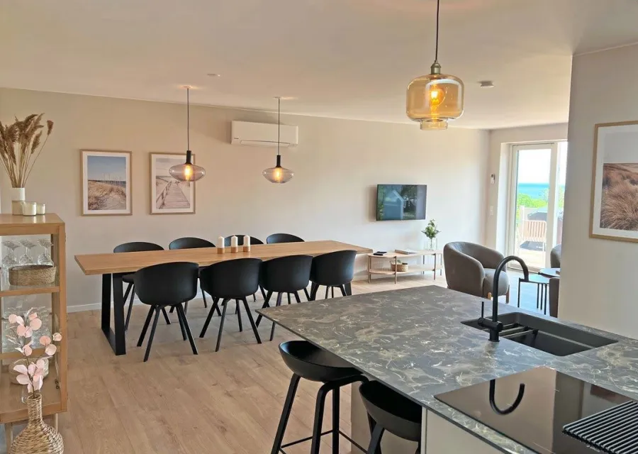 Holiday apartment 4-6 persons with sea view