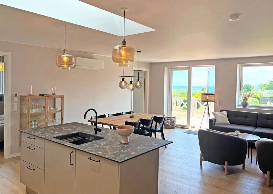 Holiday apartment 4-6 persons with sea view