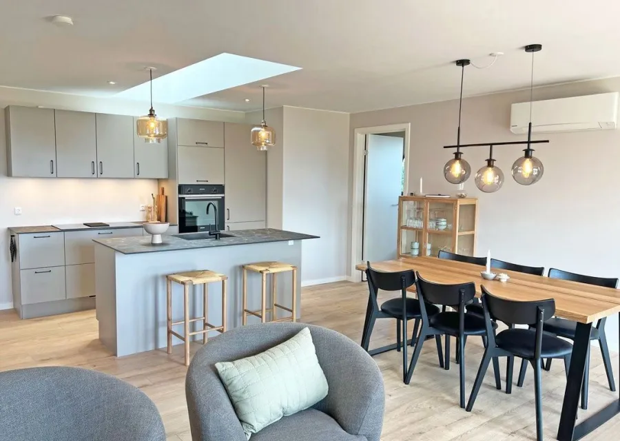 Holiday apartment 4-6 persons with sea view
