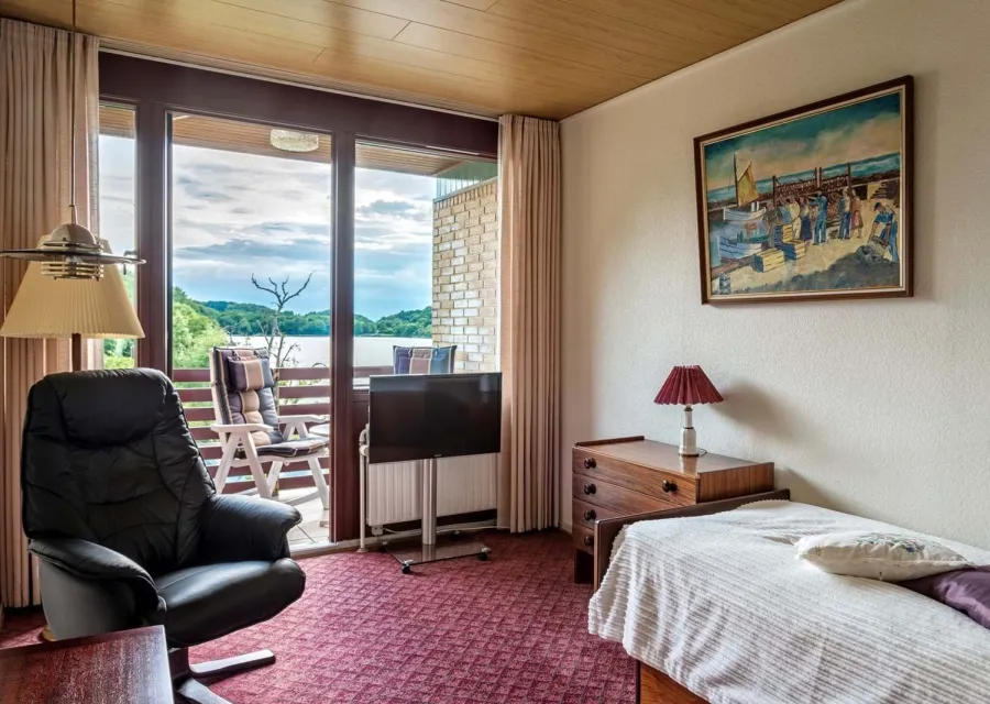 Enkeltværelse med balkon og søudsigt (B)