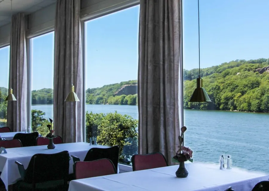 Skønt hotel med søudsigt