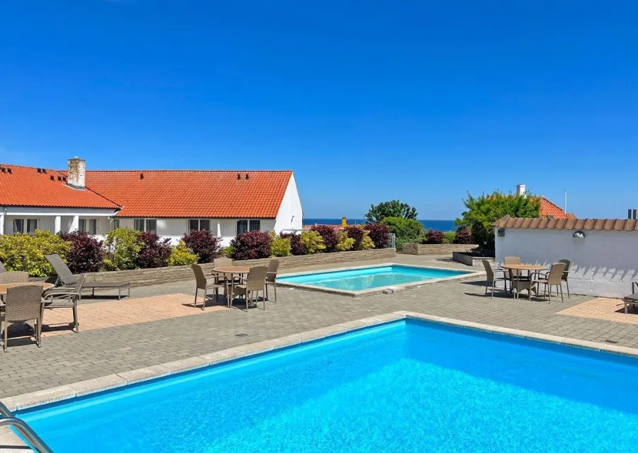 Holiday apartment (2) for 2-4 persons with sea view