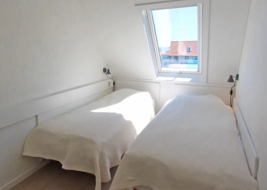 Feriehus for  4-5 personer med stort køkken og havudsigt