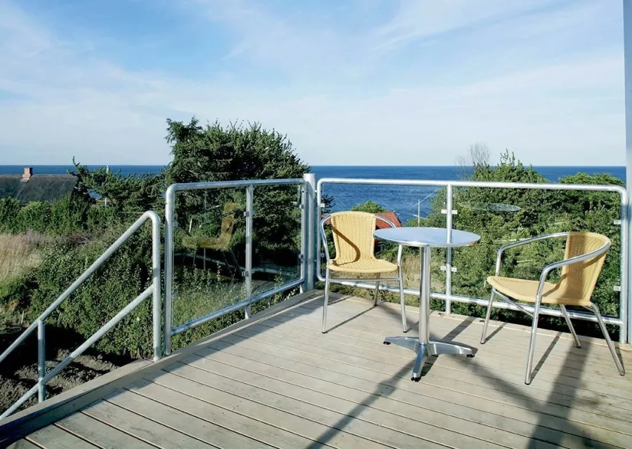 Holiday apartment 4-6 persons with sea view