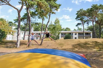 Børnene vil glæde sig til hoppepuden ved Dueodde Strand Ferielejligheder