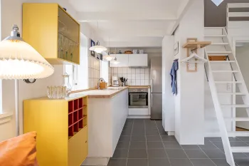 Køkken i åben forbindelse med stue i Annekset