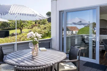 Dejlig terrasse på Friheden Ferielejligheder