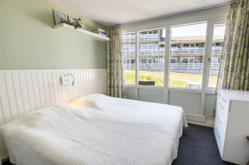Soveværelse med dobbeltseng i Friheden Ferielejligheder