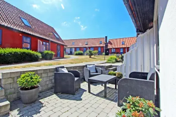 Nyd solen på jeres terrasse i Gudhjem Feriepark