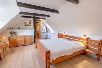 Værelse med dobbeltseng i Lille Skovholt