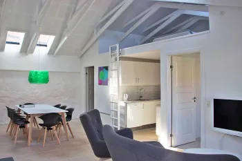 Byfogedhuset - Opholdsrum med hems