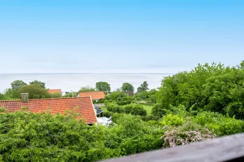 Udsigt over havet fra balkon i Villa Bølshavn