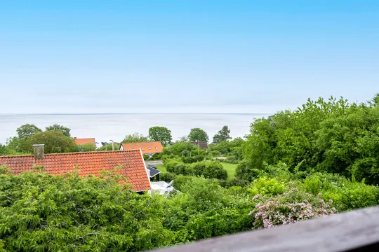 Udsigt over havet fra balkon i Villa Bølshavn