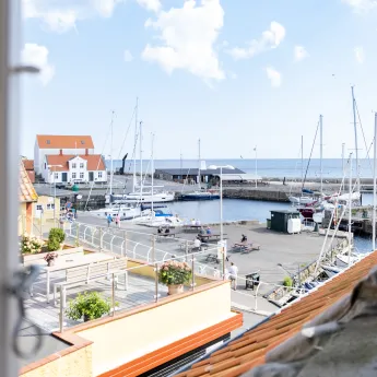 Udsigt over Svaneke Havn fra ferielejlighed nr. 16 i Østersøen