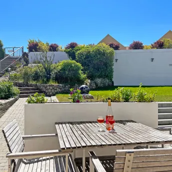 Nyd din egen terrasse i ferielejlighed 4 på Casa Blanca