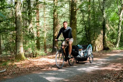 Tag hele familien med på cykelferie på Bornholm og oplev øen i jeres eget tempo