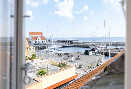 Udsigt over Svaneke Havn fra ferielejlighed nr. 16 i Østersøen