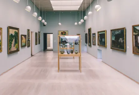 Bornholms Kunstmuseum ligger syd for Gudhjem