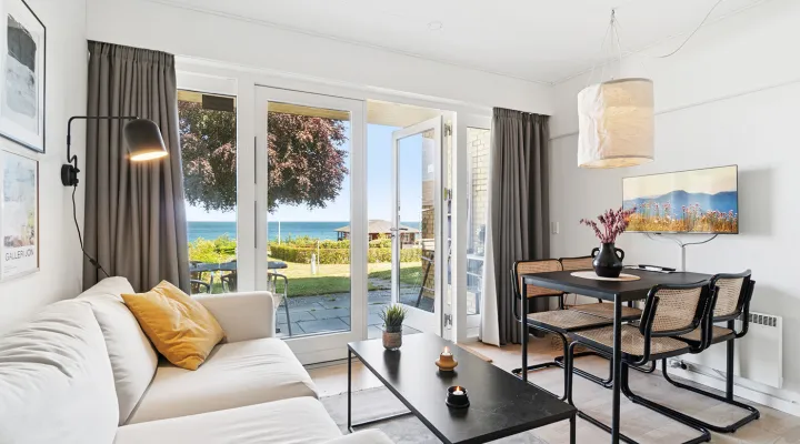 Opholdsrum i ferielejlighed for 2-4 personer i Søterrasserne