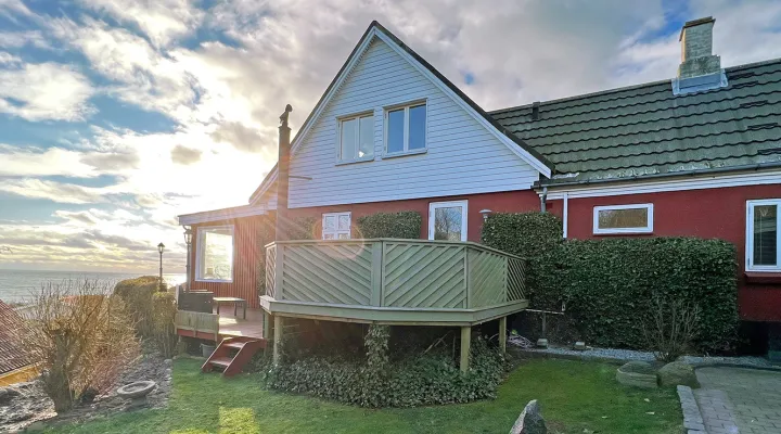 Arnager Seaview - Sommerhus set fra haven