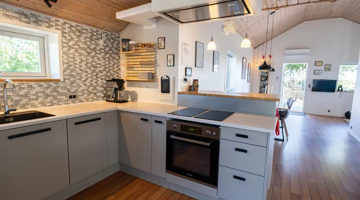 Køkken og opholdsrum i Bornhamas