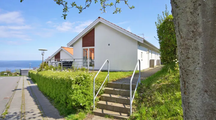 Gudhjem Feriehuse ligger skønt og tæt på havet