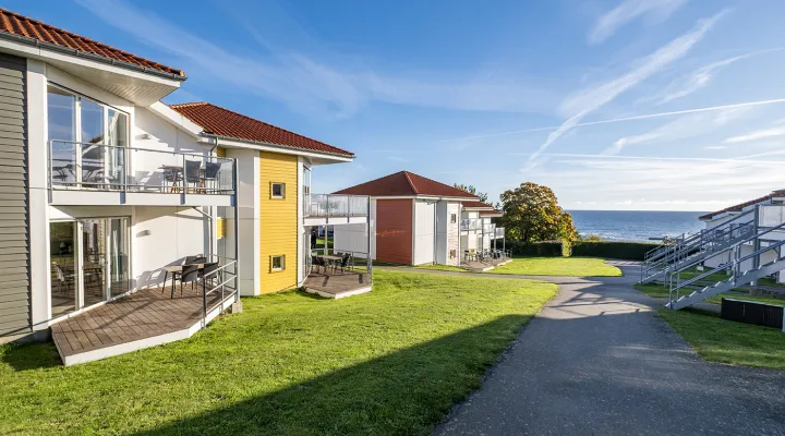 Gudhjem Søpark ligger smukt placeret ved havet i Gudhjem