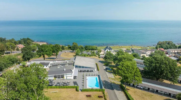 Hotel Abildgård ligger tæt ved den skønne strand i Sandkås