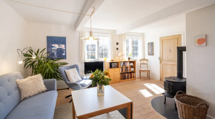 Opholdsrum med brændeovn i Kirkehuset 4B