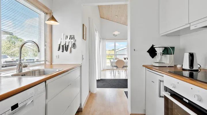 Veludstyret køkken i feriehus i Rø Golfhuse