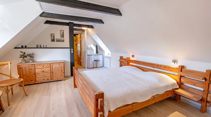 Værelse med dobbeltseng i Lille Skovholt