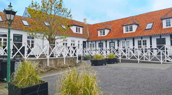 Munken set fra gårdspladsen