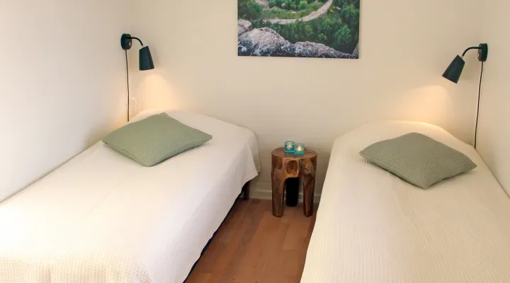 Strandløkken - Feriehus for 4 - Ét af soveværelserne