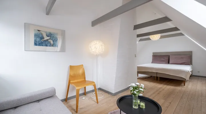 Stort soveværelse på 1. sal i Mosehuset
