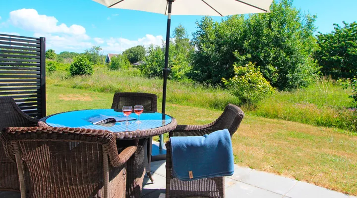 Strandløkkens feriehuse har en dejlig terrasse