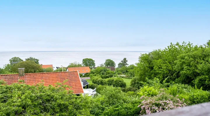 Udsigt over havet fra balkon i Villa Bølshavn