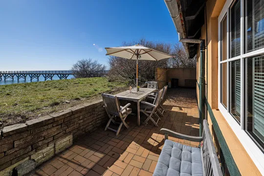 Brohuset i Arnager - Dejlig terrasse med havudsigt