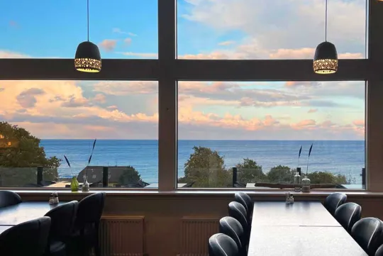 Nyd den flotte udsigt fra Hotel Abildgårds restaurant