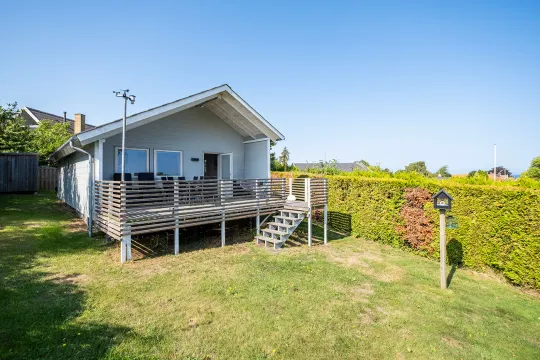 Bornhamas har en dejlig terrasse og en skøn have